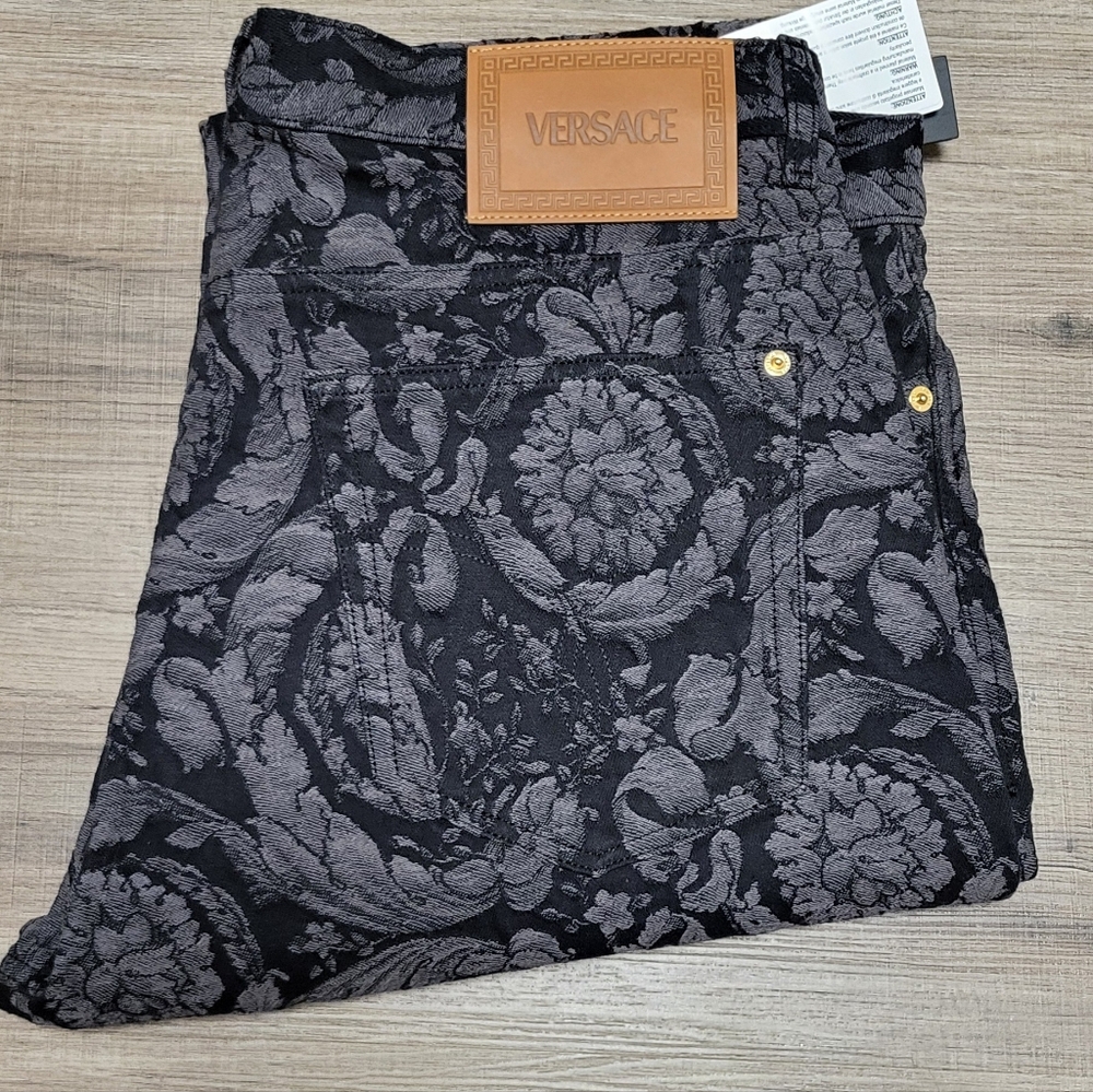 Versace jeans..Authentic New never worn. Tags on.